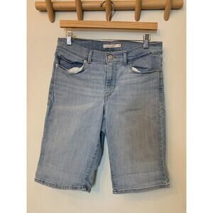 Levi's Bermuda Shorts Womens Size 28 Blue Denim Light Wash 12" inseam